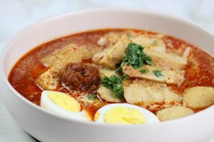 Bowl of Singapore Laksa made during Singapore cooking class