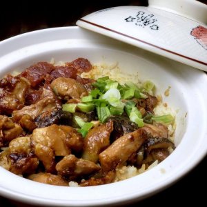 Singapore Claypot rice steaming hot