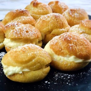 Creamy Durian Cream Puff Powdered with Sugar