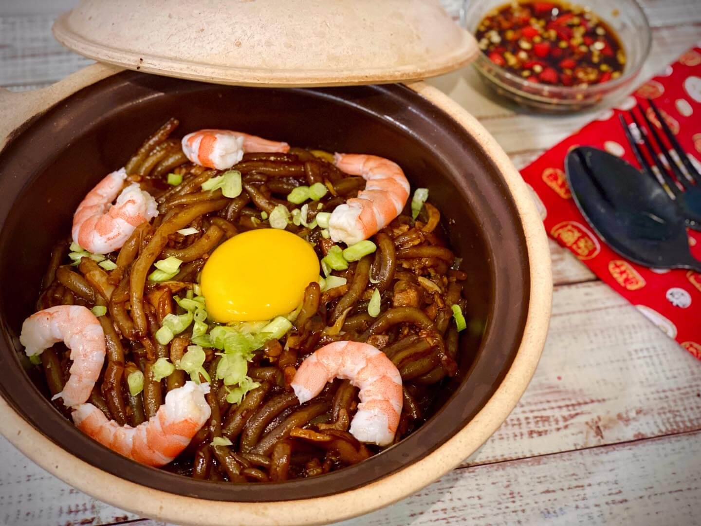Claypot Bee Tai Mak (Sliver Pin Noodles)