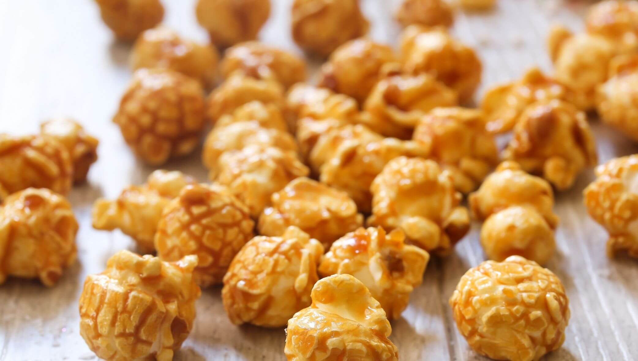 Easy Caramel Popcorn (Homemade)