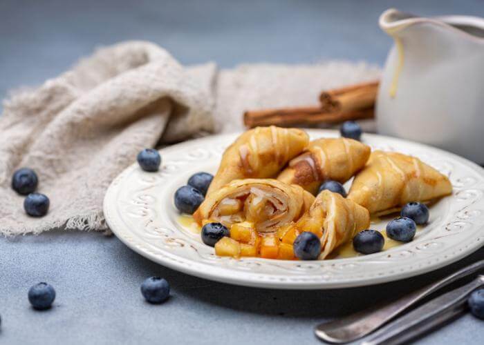 Apple-Filled Crêpes with Caramel Sauce