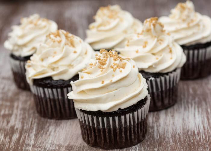 Vanilla Cupcake w/ Vanilla Buttercream