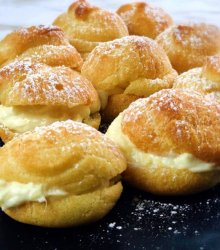 Creamy Durian Cream Puff Powdered with Sugar